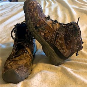 Realtree camo lace up boots